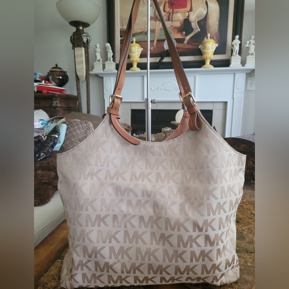 Michael Kors Brown Logo Tote Bag - Picture 2 of 10